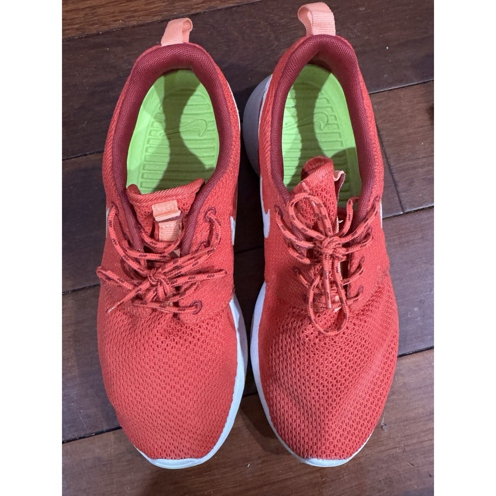 Nike Shoes Womens 6.5  Roshe Run Sneakers Athletic Trainers RedCasual Lifestyle